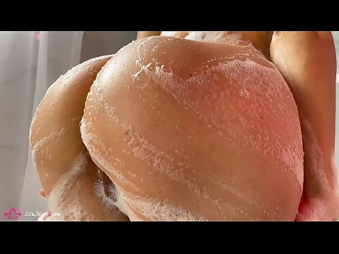 ❤️ 布鲁内特在淋浴时用振动器自慰阴部达到强烈的高潮 ☑ Super porn ❌️